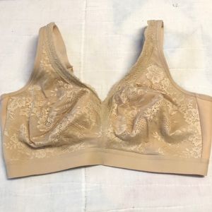 Nearly brand new Cacique Lace No Wire Bra 38DDD